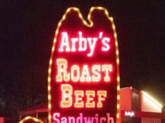 A placa da Arby’s do local Sunset Boulevard em Hollywood apareceu na Stagecoach