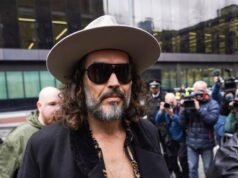Russell Brand admitiu ter feito sexo com uma garota de 16 anos em 2000