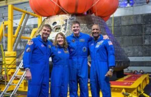 Astronautas do Artemis II voltam para casa com aplausos após jornada recorde