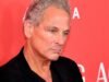 Lindsey Buckingham, do Fleetwood Mac, chega a Santa Mônica