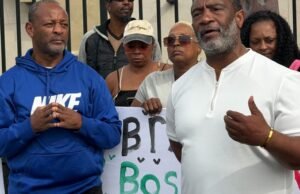 Morte inexplicável após parada de trânsito em Inglewood gera chamada para câmeras policiais