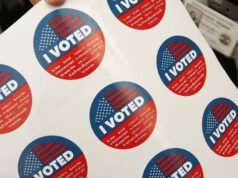 Mulher da Califórnia que registrou cachorro para votar votou em cachorro