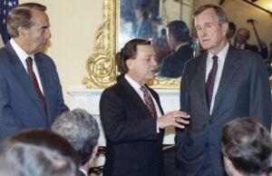 O prefeito de Anaheim e senador dos EUA, John Seymour, morreu aos 88 anos