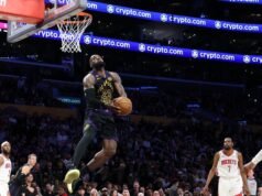 O Lakers derrotou o Rockets no jogo 2 dos novos Big Three