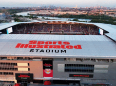 Sports Illustrated está tentando retornar após ser demitida