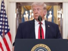 Trump está pressionando para descentralizar os esportes universitários e limitar as transferências