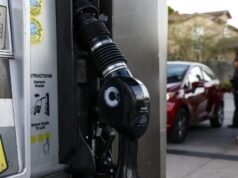 A gasolina acabou de chegar a US$ 6 em Los Angeles. Aqui você ainda pode encontrá-lo por US$ 5