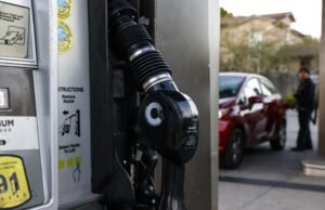 A gasolina acabou de chegar a US$ 6 em Los Angeles. Aqui você ainda pode encontrá-lo por US$ 5