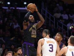 LeBron James e o Lakers venceram o Suns, permanecendo na busca pelo terceiro lugar