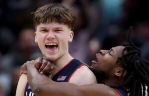 Connecticut derrotou Duke, o melhor colocado, para fechar os quatro finalistas