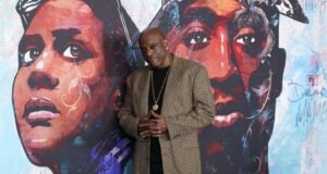 O irmão de Tupac entra com um processo por homicídio culposo, citando novas reviravoltas no caso de assassinato de 29 anos