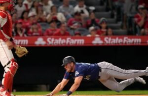 Os Angels marcaram um gol na derrota para os Mariners na estreia em casa