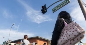 A falta de moradia entre jovens está aumentando no condado de Los Angeles, de acordo com um estudo