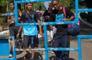 Enquanto prisioneiros libertados celebram em Cuba, grupos de direitos humanos exigem uma explicação