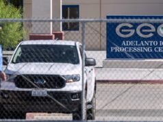 Irmãs do sul da Califórnia lidam com a morte da mãe por câncer no cérebro e a deportação do pai