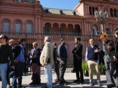 Líderes da Argentina bloqueiam jornalistas na sede do governo, levantando preocupações sobre a liberdade de imprensa