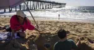 Bactérias, produtos químicos e lixo podem tornar as praias do SoCal perigosas depois da chuva, alerta