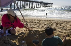 Bactérias, produtos químicos e lixo podem tornar as praias do SoCal perigosas depois da chuva, alerta
