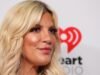 Tori Spelling e seus quatro filhos em um acidente de carro em Temecula