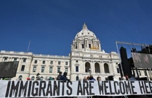 Minnesota investiga prisão pelo ICE de homem americano Hmong como possível sequestro