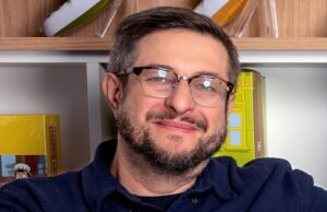 O ator de ‘Bob’s Burgers’, Eugene Mirman, hospitalizado após acidente de carro