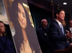 Jovem D4vd acusada de assassinato sofreu múltiplas facadas, disseram médicos