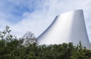 A construção do Centro Aéreo e Espacial Samuel Oschin está concluída e será inaugurado em breve