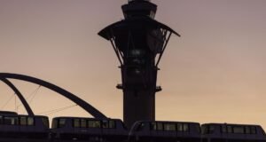 LAX People Mover chega à pista quando os testes começam. Quando será aberto?