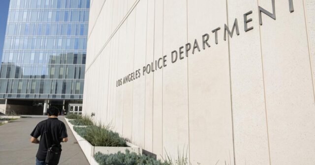 urlhttps3A2F2Fcalifornia-times-brightspot.s3.amazonaws.com2Fdc2F402F0ce025b8462babea0716e19a.jpeg