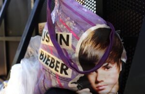 Justin Bieber (e seu laptop) é a atração principal da Noite 2 do Coachella