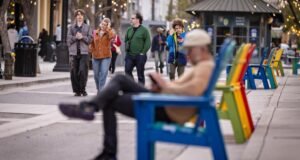 Santa Monica passou por tempos difíceis. O álcool e as festas podem trazer as pessoas de volta?