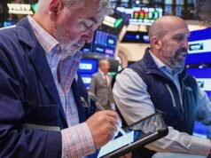 A queda das ações de IA e o aumento dos preços do petróleo estão pesando em Wall Street