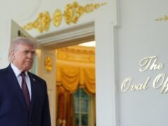 Trump faz comparações com Maria Antonieta enquanto se apoia nas armadilhas douradas da presidência