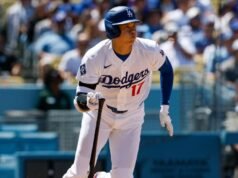 Shohei Ohtani homenageia enquanto os Dodgers eliminavam os Cubs para uma vitória na série
