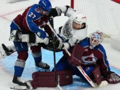 Kings desiste da liderança no final do jogo 2 e perde para o Avalanche na prorrogação