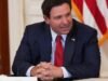 DeSantis assina lei da Flórida para rotular grupos como terroristas e deportar apoiadores de estudantes