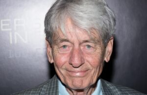 O ator de ‘Batman’ e ‘Person of Interest’, John Nolan, morreu aos 87 anos