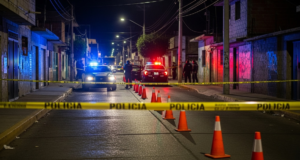 Motociclista que agrediu a polícia estadual em frente ao Ministério Público de Culiacán e acabou preso