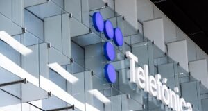 A Telefónica reduz as perdas em 68,4% no primeiro trimestre devido à venda de negócios na América Latina.