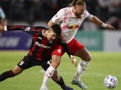 River Plate fica perto do RB Bragantino na visita ao Brasil pela Copa Sul-Americana: Santiago Beltrán defende pênalti