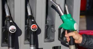 O IPC confirmou uma descida de 3,2% em Abril devido à descida dos preços da electricidade, mas a gasolina continua a subir.