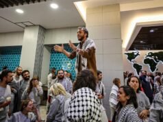 O lutador da flotilha atrasou seu retorno à Espanha enquanto aguardava exames médicos
