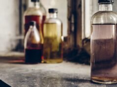 Alerta legal sobre bebidas alcoólicas que podem causar cianeto e causar morte