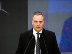 Eles convocaram uma reunião especial para discutir projetos que buscam responsabilizar Adorni por seu patrimônio.