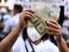 O bolívar perdeu 45% do seu valor em relação ao dólar até 2026 e os reformados exigiram um aumento devido à falta de necessidades básicas.