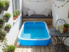 Ideias para refrescar este verão num pequeno terraço: como instalar uma piscina e aproveitar todo o espaço