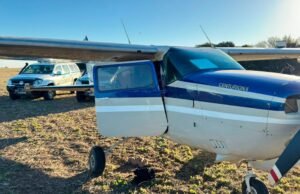 Pequeno avião transportando 400 quilos de cocaína cai na zona rural de Santa Fé: perseguição e dois carros apreendidos