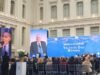O presidente da Fundação Casa México recebe a Medalha de Madrid em homenagem à ponte construída entre os dois países