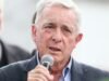 Álvaro Uribe enviou uma mensagem aos grupos armados ilegais na Colômbia: “Assim que sentir a pressão dos Estados Unidos, entrega-os”