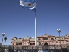 O governo Milei suspenderá o veto ao jornal Casa Rosada na segunda-feira
